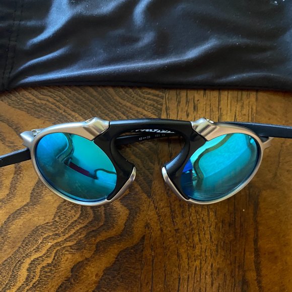 Oakley Polarized Madman Special Edition Sunglasses in Brand New Condition - Picture 4 of 16